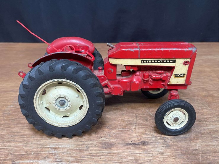 1/16-ih-404-ertl-image-8