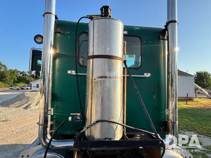 1993-peterbilt-377-image-29