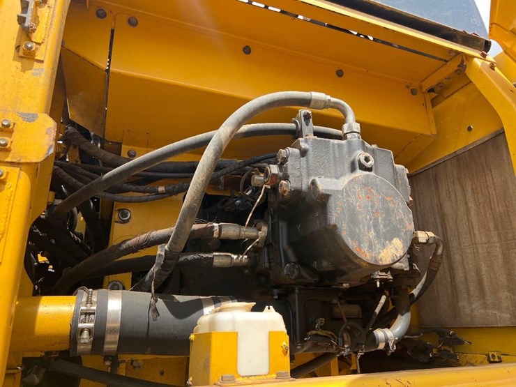 2013-komatsu-pc490-lc-10-image-21