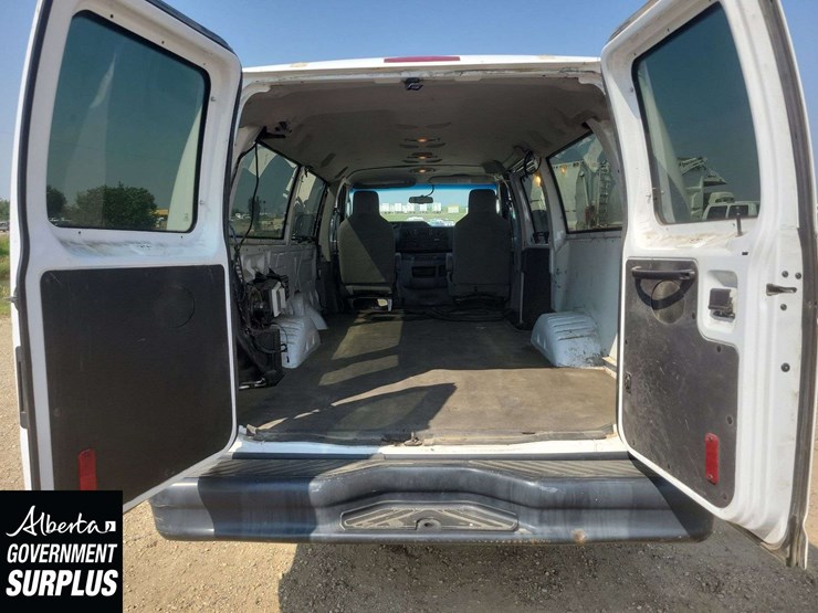 2014-ford-cargo-image-24