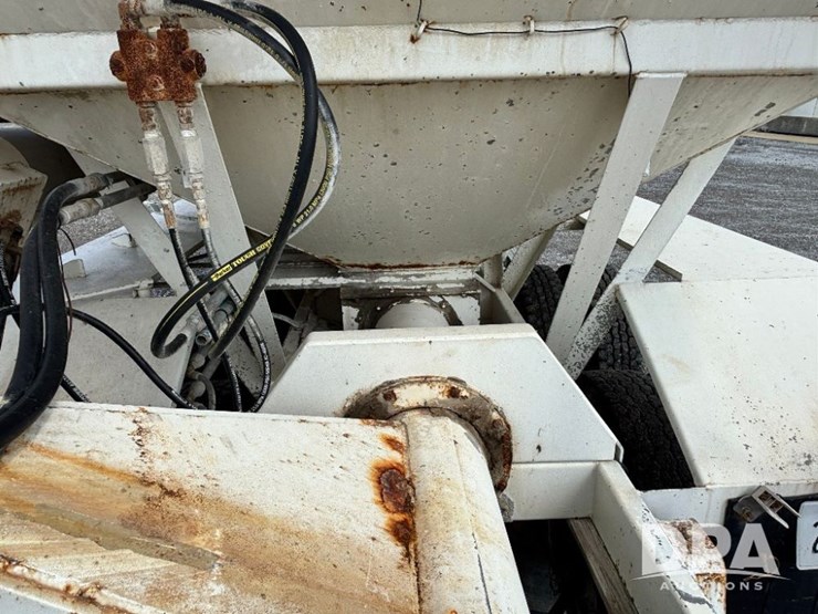 2005-caterpillar-10-image-46