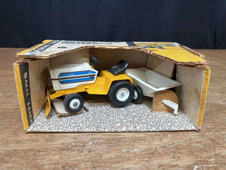 1/16-ih-cub-cadat-1650-l&g-set-nib-ertl-image-1