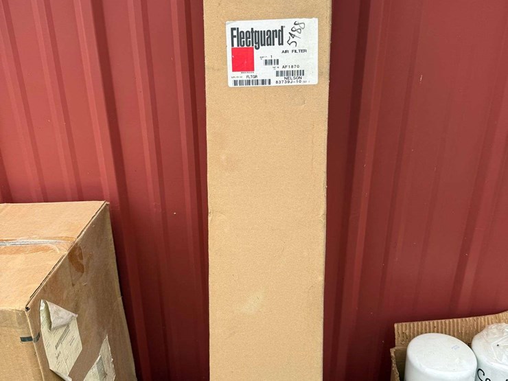 filter-for-ih-5488-tractor,-af1870-air-filter,-fleetguard-image-1