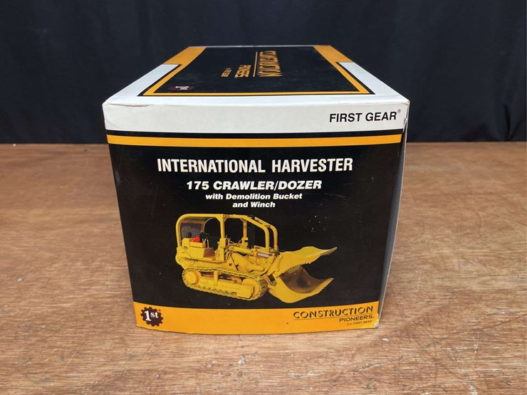 1/25-ih-175-crawler-dozer-nib-1st-gear-image-11