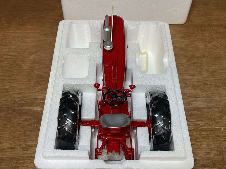1/16-farmall-450-brass-tacks-demonstrator-2002-lafayette-nib-sc-image-8