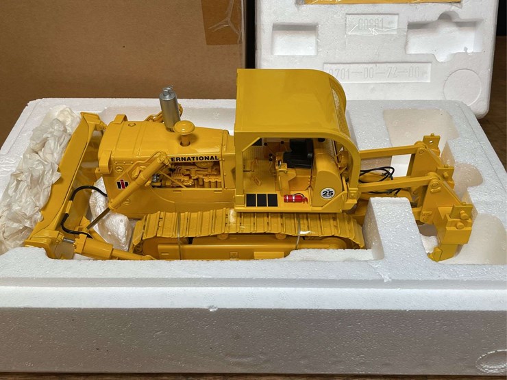 1/25-ih-td-25-crawler-nib-1st-gear-image-3