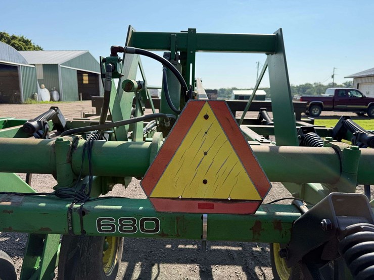 john-deere-680-image-25