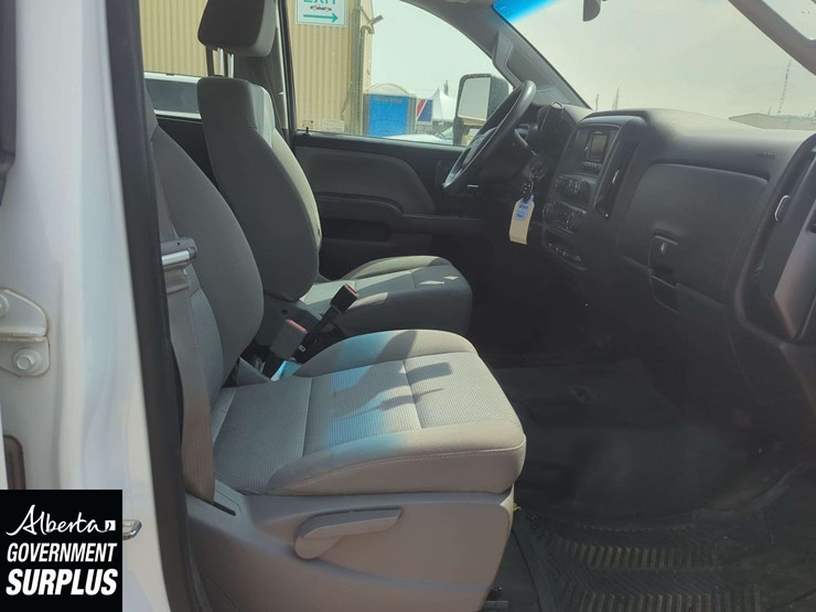2015-chevrolet-silverado-2500hd-image-13