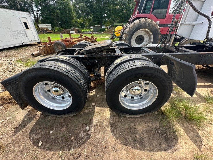 1992-peterbilt-377-image-8