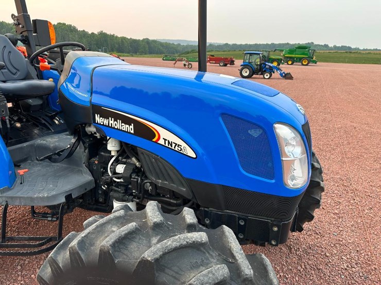2005-new-holland-tn75a-image-13