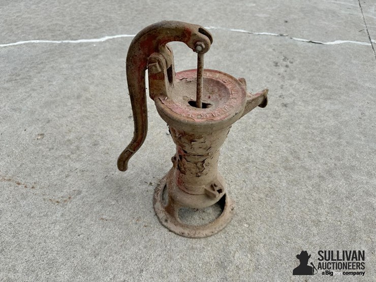 red-jacket-cistern-pump-image-5