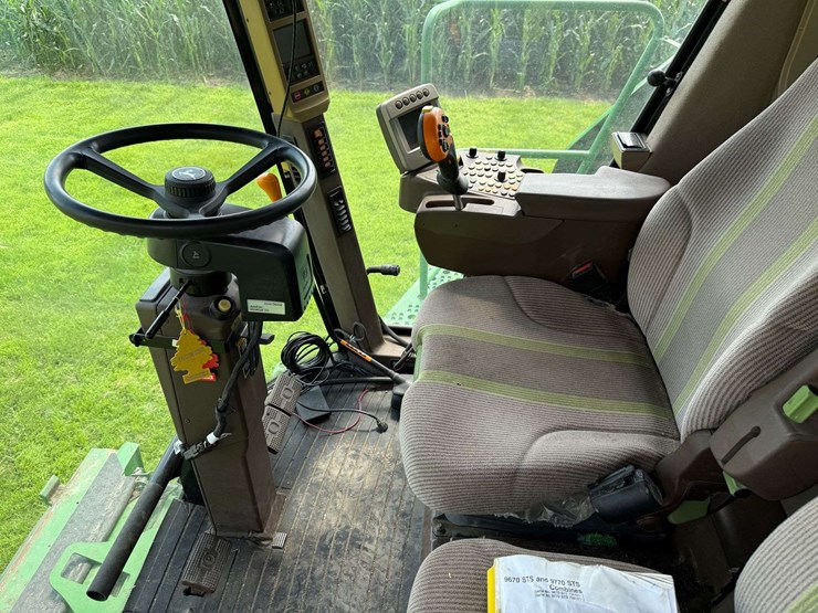 2007-john-deere-9770-sts-image-48