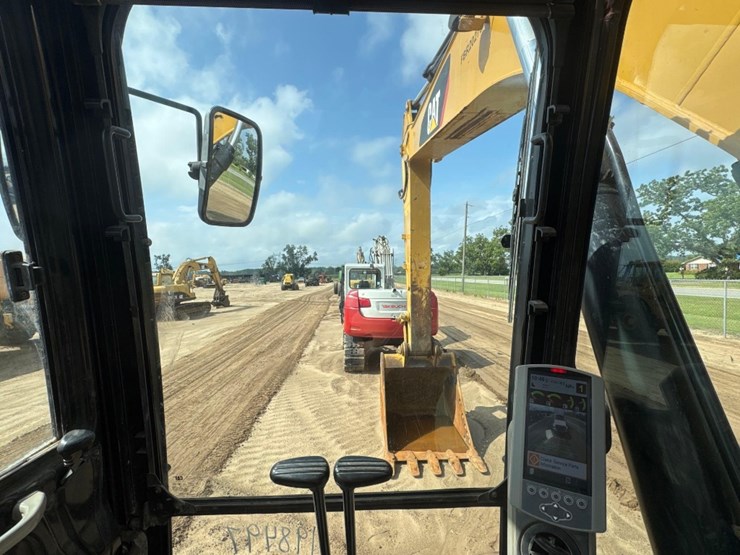 2018-caterpillar-326fl-image-32
