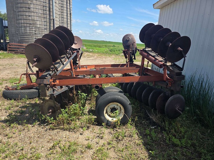 ih-470-tandem-disk,-manual-fold-wings,-9.5l-14-tires-on-6-bolt-rims,-hydraulic-lift,-rear-hitch,-dis-image-6