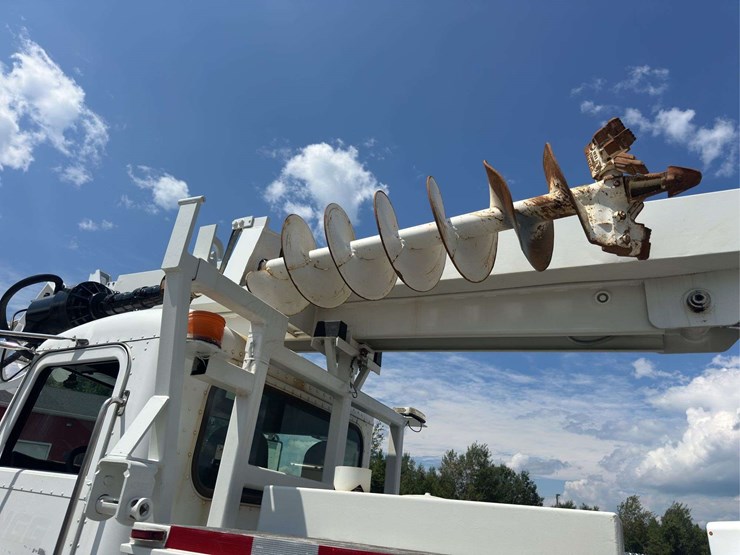 2007-peterbilt-pb335-s/a-auger-truck-image-13