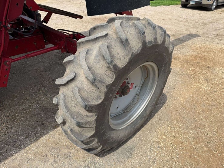 1990-case-ih-1680-image-21