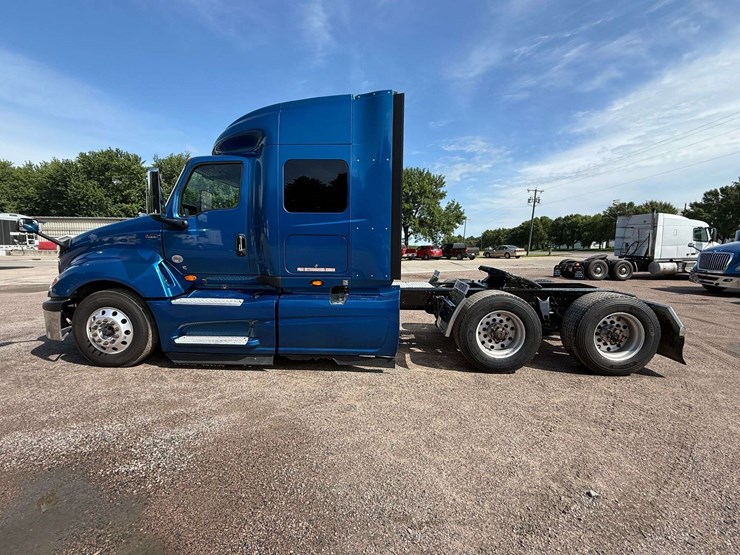 2020-ih-lt625-sleeper-semi,-435,369-miles-on-truck-(complete-overhaul-@-232,740-miles-with-paperwork-image-22