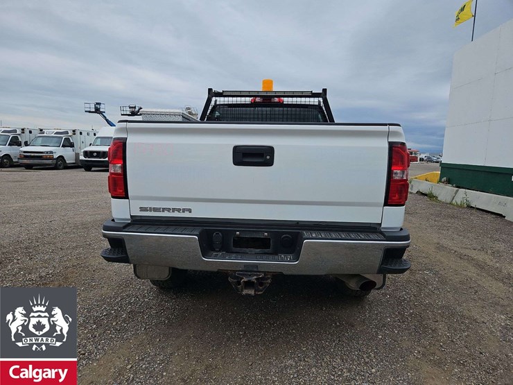 2015-gmc-sierra-2500hd-image-13