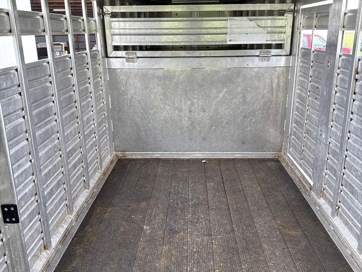 2012-featherlite-7ft-x-24ft-aluminum-gooseneck-livestock-trailer-image-31