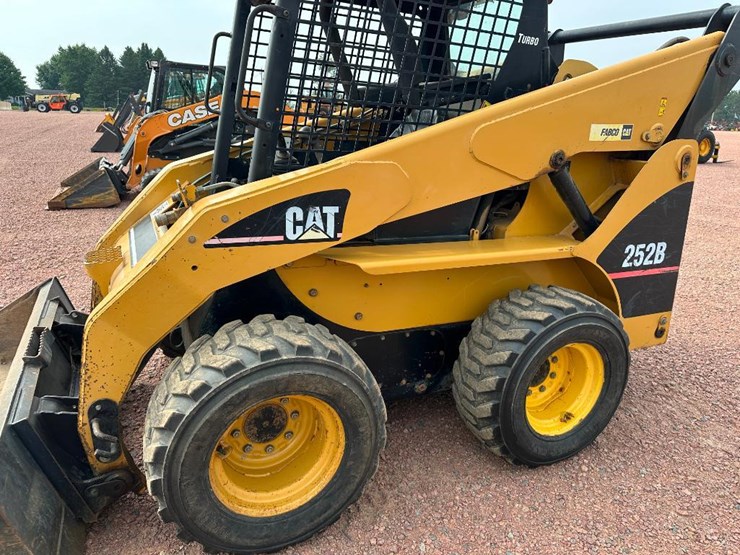 caterpillar-252b-image-11