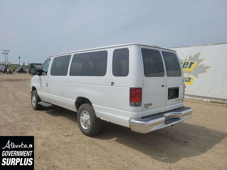 2013-ford-cargo-image-2