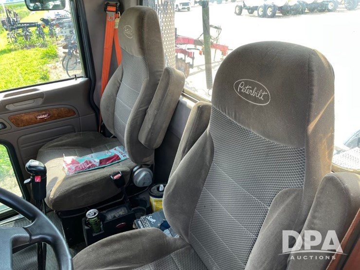 2008-peterbilt-384-image-54