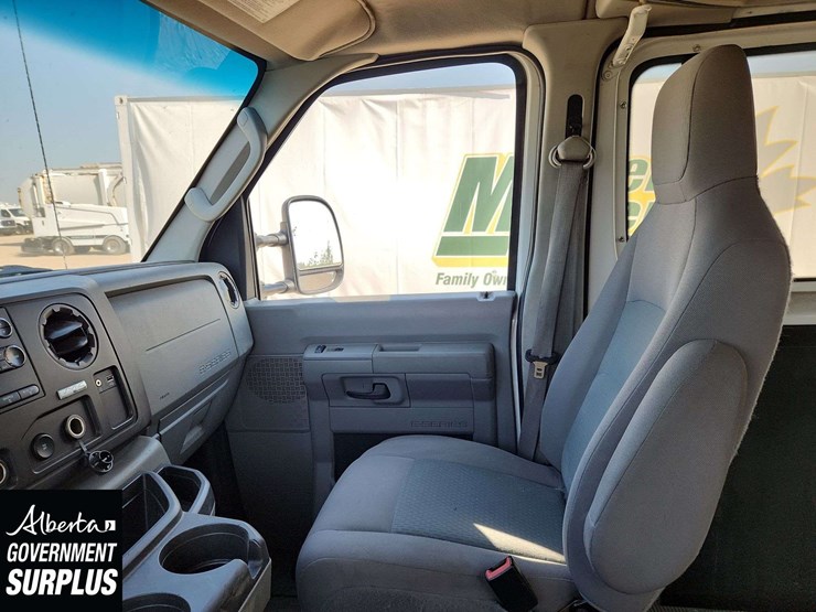 2013-ford-cargo-image-18