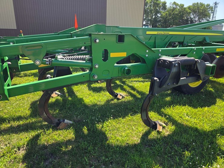 2016-john-deere-18-image-55