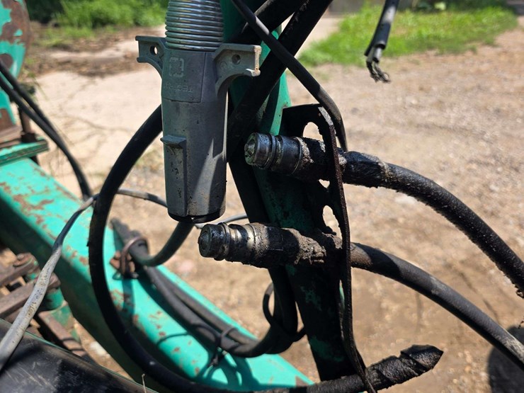 houle-7300-gallon-manure-tank,-3-axle,-front-and-back-axles-steer,-725/65-26-tires,-was-used-in-spri-image-35