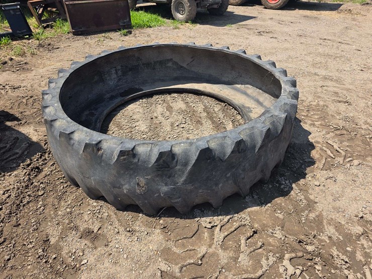 50”-tire-turned-feed-bunk/-raised-garden/sandbox,-etc.-image-2