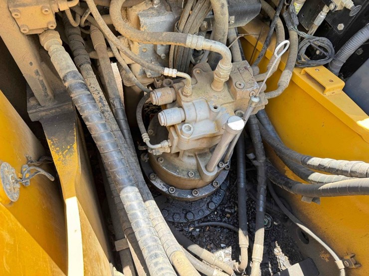 2014-deere-210g-lc-image-47