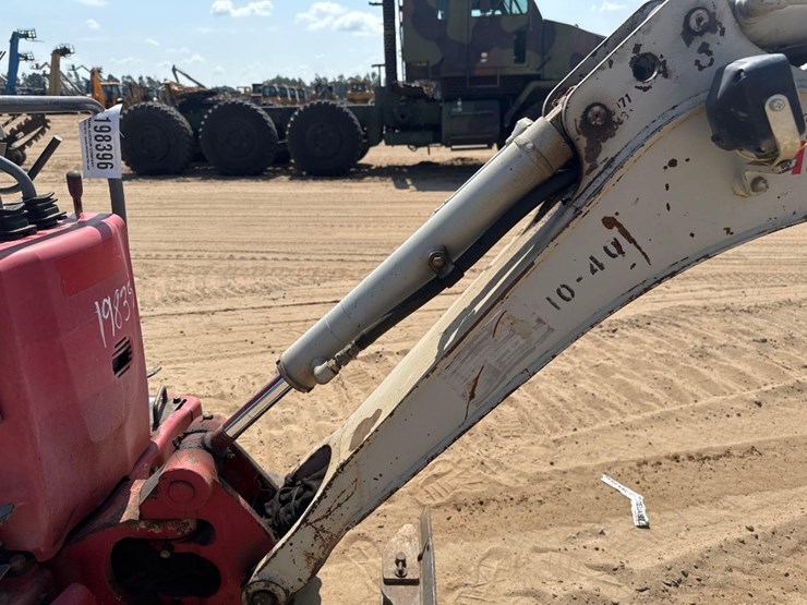 takeuchi-tb210r-image-16