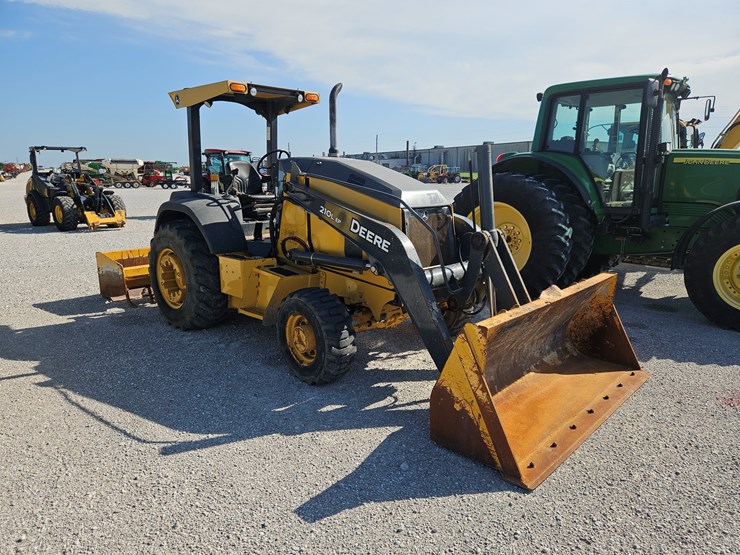 2018-deere-210l-image-24