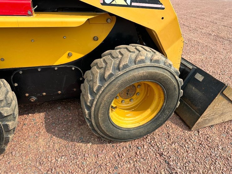 caterpillar-252b-image-17