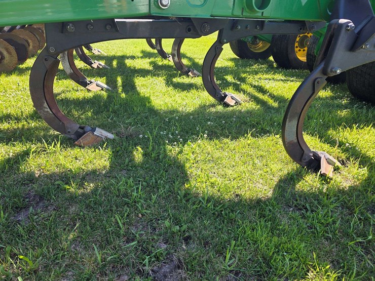 2016-john-deere-18-image-56