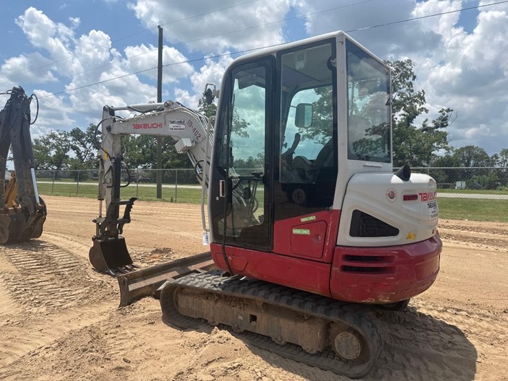 2018-takeuchi-tb240-image-8