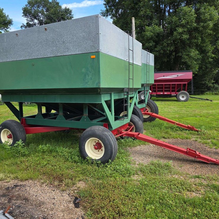 Dakon Gravity Box on Dakon Model 1212 Running Gear, Extendable Hitch, 12.5-15 Tires on 8 Bolt Rims,