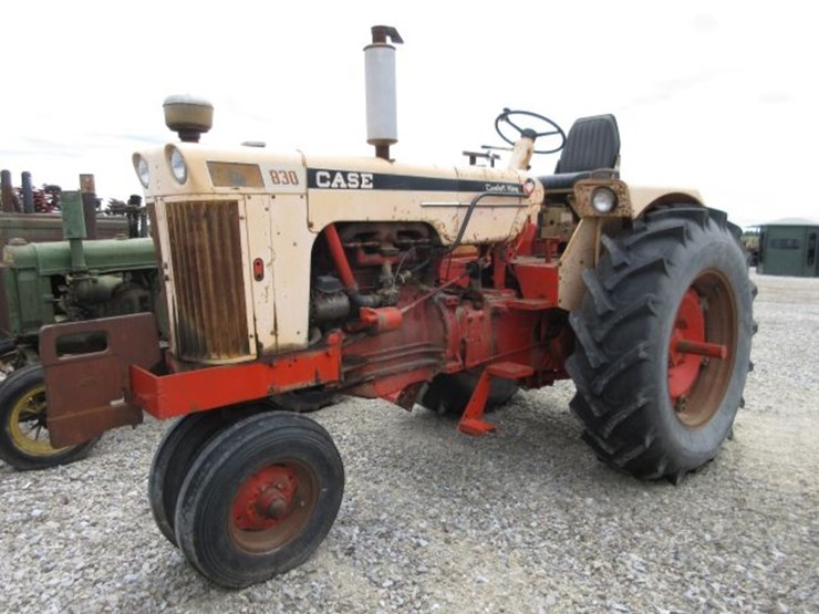 case-830-tractor-image-2