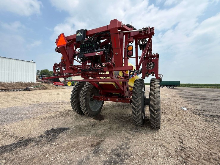 hadri-commander-4400-pull-type-sprayer,-132’-booms,-auto-height-control,-steerable-axle,-john-deere-image-16