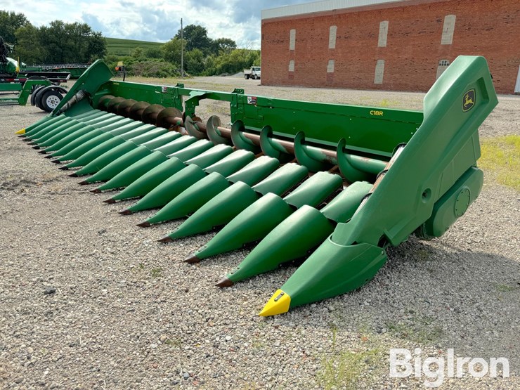 2021-john-deere-c18r-image-1