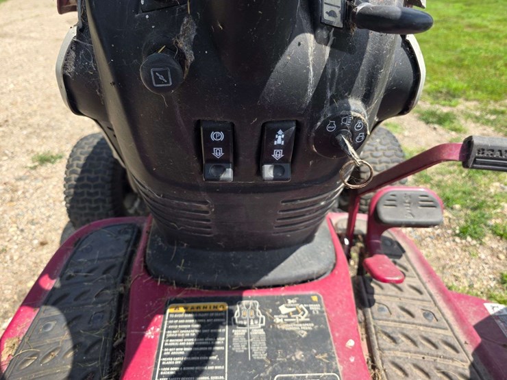 white-lt1850-hydrostatic-lawn-mower-for-parts,-18hp-briggs-and-stratton-engine,-untested,-selling-fo-image-8