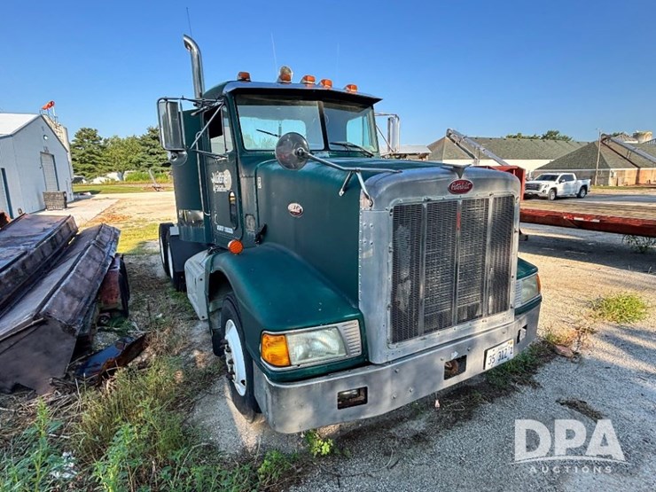 1993-peterbilt-377-image-3