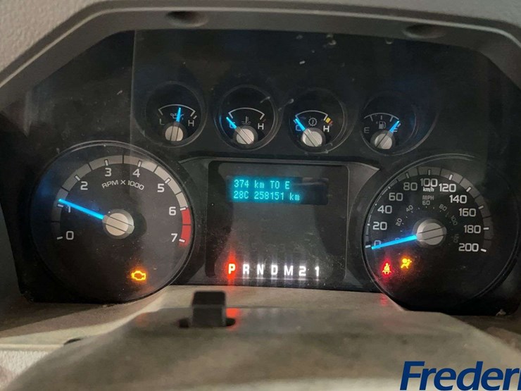 2014-ford-f350-image-15