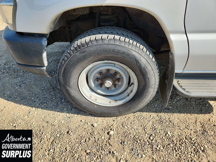 2014-ford-cargo-image-9