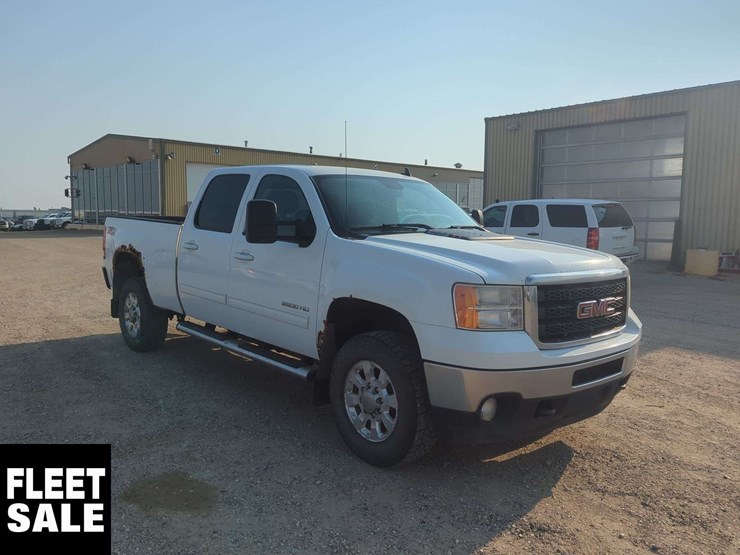 2011-gmc-sierra-2500hd-image-2