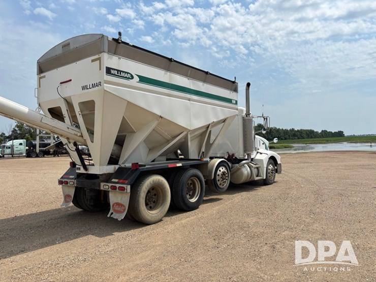 2005-peterbilt-385-image-7