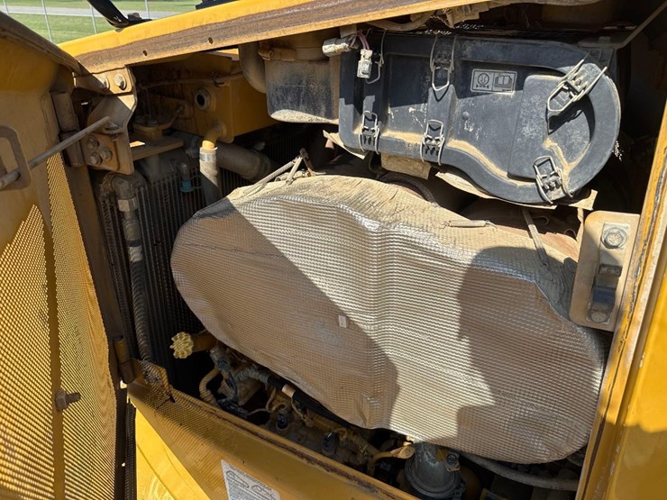 caterpillar-d6t-xl-image-24