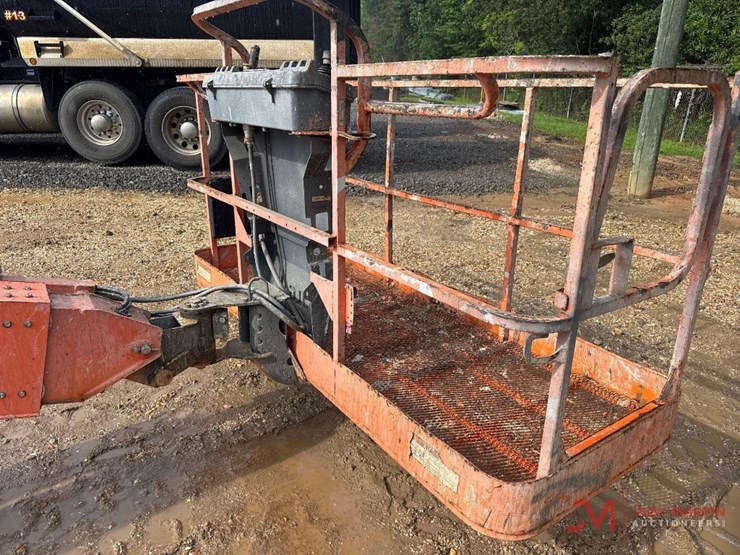 2005-jlg-600s-image-10
