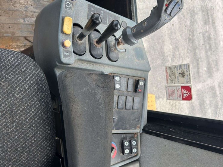 caterpillar-938h-image-18