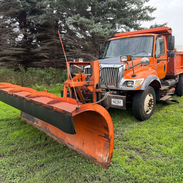 2001 INTERNATIONAL 7300